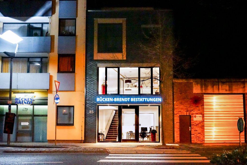 Haupteingang von Bücken-Brendt Bestattungen an der Marienstraße 51 in Eschweiler Sie finden unser Firmengebäude am Langwahn 85 in Eschweiler